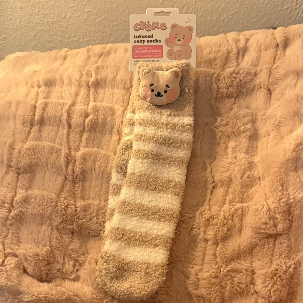 Creme Shop infused Cozy Socks lavender + coconut essence